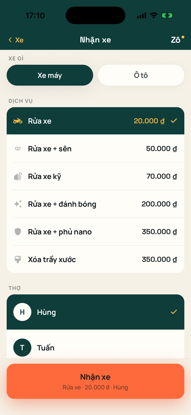 Màn hình nhận xe: các ô dịch vụ có giá và một hàng tên thợ